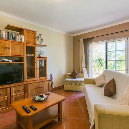Amendoeira Villa *